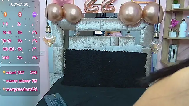 Vaioletcooper online show from 03-11-25, 11:48