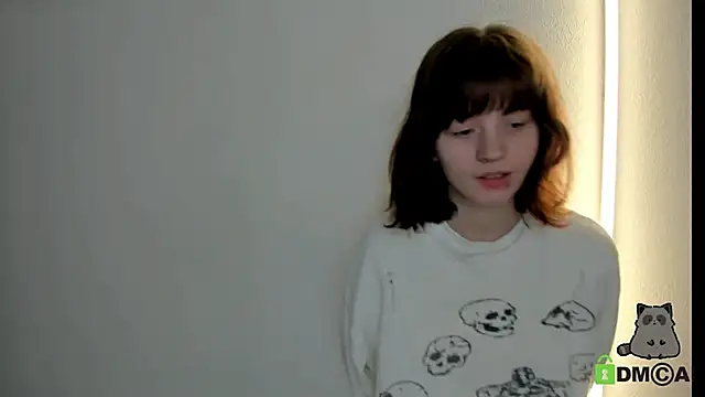 Snapshot of Alina_Mills chatting on 10-20-25, 09:32 Alina Mills online show from 10-20-25, 09:32