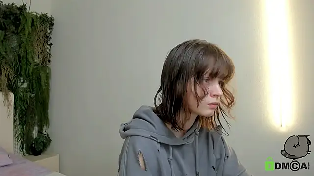 Snapshot of Alina_Mills chatting on 10-21-25, 09:43 Alina Mills online show from 10-21-25, 09:43