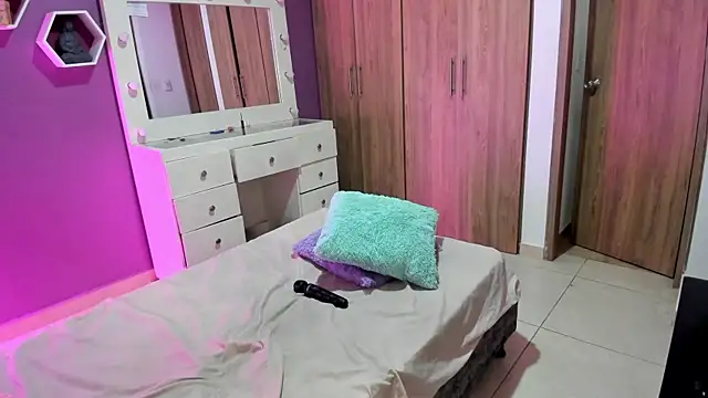 Snapshot of Medelynevans1 chatting on 10-16-25, 09:49 Medelynevans1 online show from 10-16-25, 09:49