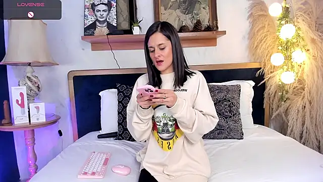 Snapshot of Alice_milf_ chatting on 01-24-25, 11:15 Alice milf online show from 01-24-25, 11:15