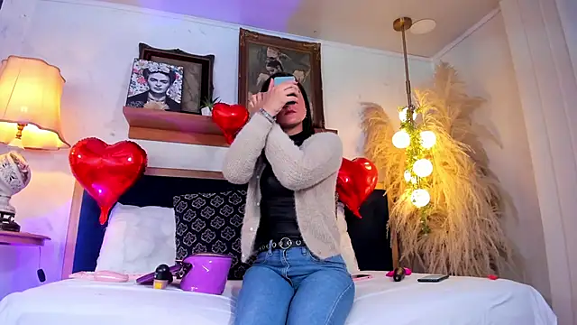 Snapshot of Alice_milf_ chatting on 01-29-25, 11:09 Alice milf online show from 01-29-25, 11:09