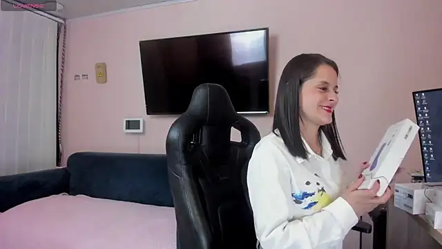 Snapshot of Alice_milf_ chatting on 02-01-25, 11:21 Alice milf online show from 02-01-25, 11:21