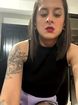 Snapshot of Alice_milf_ chatting on 09-22-25, 11:12 Alice milf online show from 09-22-25, 11:12