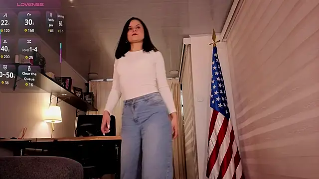 Snapshot of Alice_milf_ chatting on 10-07-25, 11:18 Alice milf online show from 10-07-25, 11:18