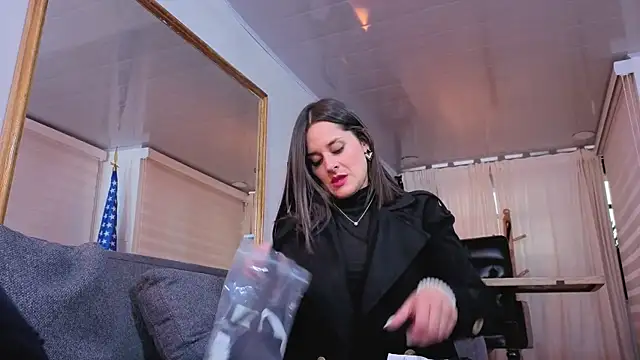 Snapshot of Alice_milf_ chatting on 10-16-25, 11:11 Alice milf online show from 10-16-25, 11:11