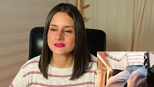 Snapshot of Alice_milf_ chatting on 10-25-25, 11:07 Alice milf online show from 10-25-25, 11:07