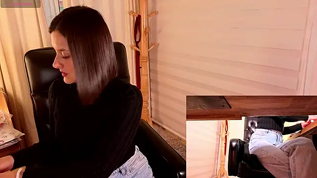 Snapshot of Alice_milf_ chatting on 11-10-25, 10:58 Alice milf online show from 11-10-25, 10:58