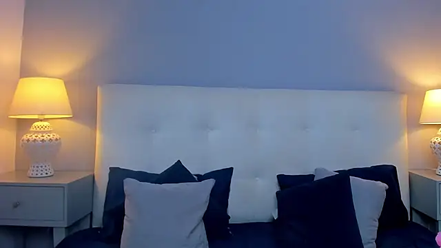 SaraaJhonsonn online show from 10-15-25, 03:23