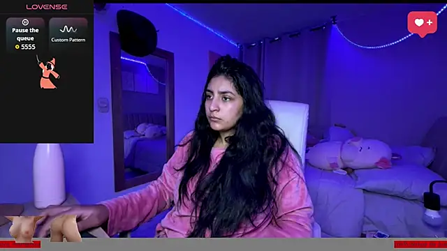 Snapshot of cloe_small chatting on 10-12-25, 07:29 cloe small online show from 10-12-25, 07:29