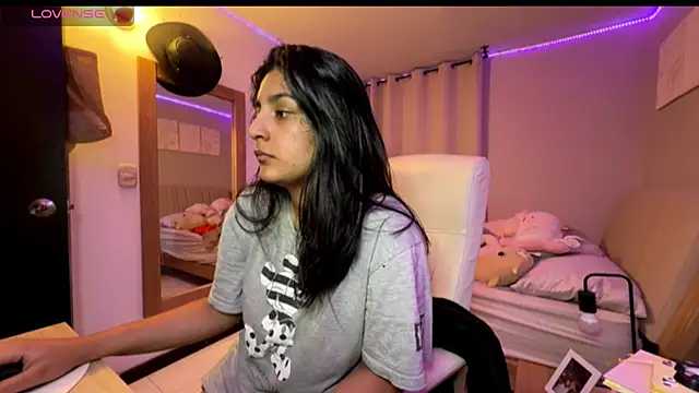 Snapshot of cloe_small chatting on 11-06-25, 03:29 cloe small online show from 11-06-25, 03:29