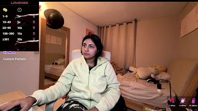 Snapshot of cloe_small chatting on 11-08-25, 03:18 cloe small online show from 11-08-25, 03:18