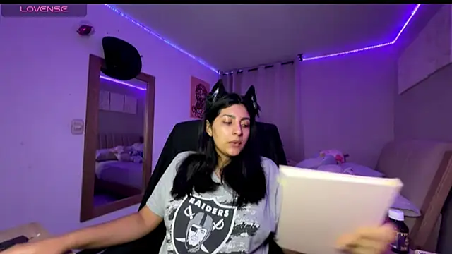 Snapshot of cloe_small chatting on 11-11-25, 06:57 cloe small online show from 11-11-25, 06:57