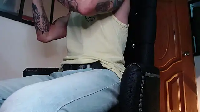 Snapshot of ren_stipee chatting on 02-19-25, 03:06 ren stipee online show from 02-19-25, 03:06