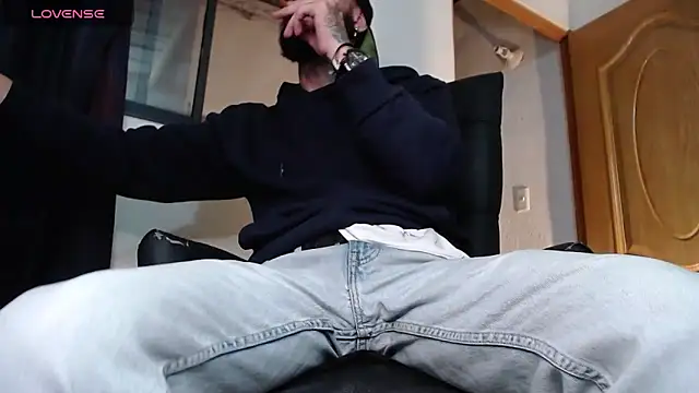 Snapshot of ren_stipee chatting on 02-26-25, 02:15 ren stipee online show from 02-26-25, 02:15