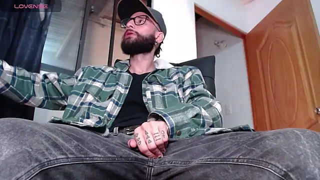 Snapshot of ren_stipee chatting on 02-27-25, 05:56 ren stipee online show from 02-27-25, 05:56