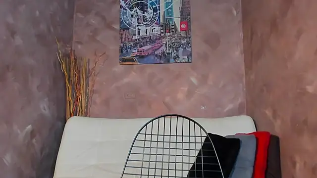 Snapshot of emma-hiill chatting on 10-17-25, 08:33 emma-hiill online show from 10-17-25, 08:33