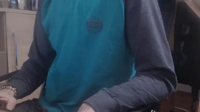 uncutguy01 online show from 01-12-25, 06:39