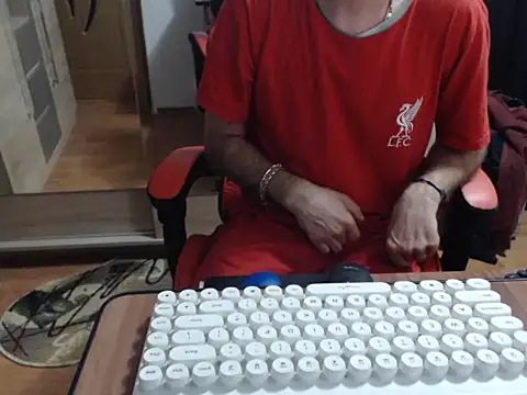 uncutguy01 online show from 09-28-25, 05:02