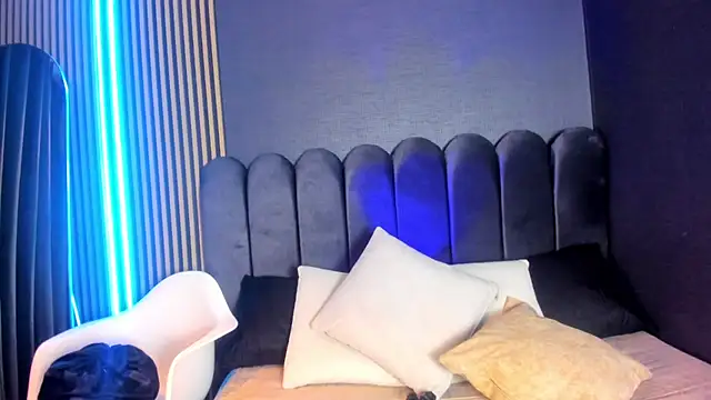 Nicolette ks  online show from 11-13-25, 04:00