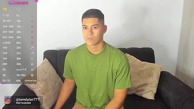 Snapshot of Iamdylan777 chatting on 12-17-24, 02:22 Iamdylan777 online show from 12-17-24, 02:22