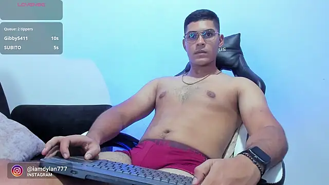 Snapshot of Iamdylan777 chatting on 02-02-25, 09:51 Iamdylan777 online show from 02-02-25, 09:51