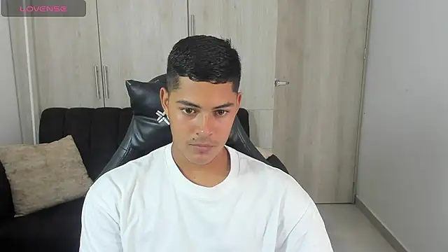 Snapshot of Iamdylan777 chatting on 10-15-25, 03:23 Iamdylan777 online show from 10-15-25, 03:23