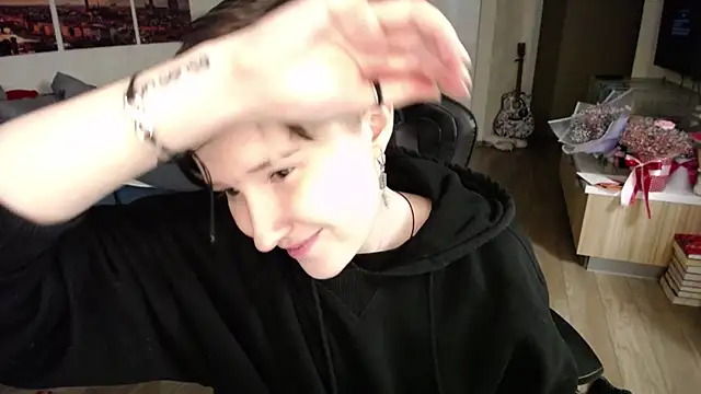 Kira Bakker online show from 11-19-25, 01:16