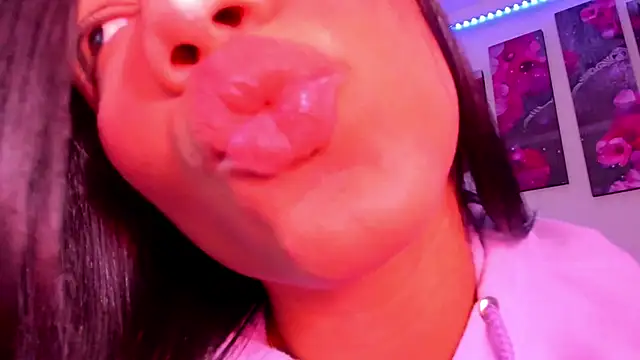 Snapshot of Alissarhys26 chatting on 03-03-25, 03:30 Alissarhys26 online show from 03-03-25, 03:30