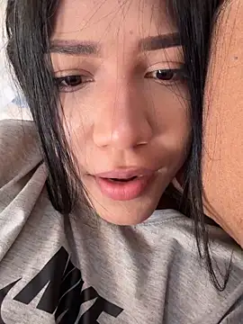 Snapshot of Alissarhys26 chatting on 12-17-25, 03:18 Alissarhys26 online show from 12-17-25, 03:18