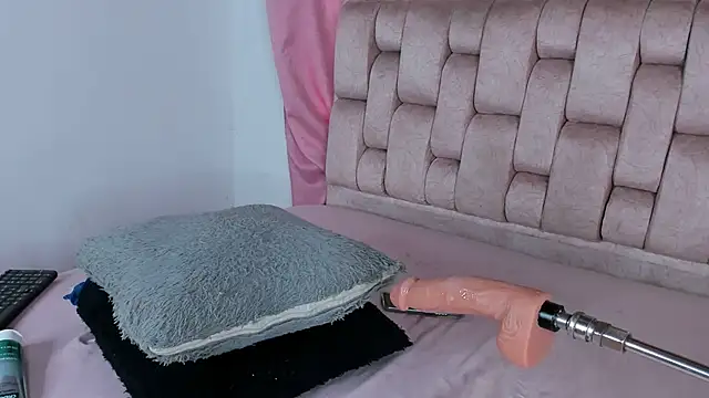 Emma Evelyn online show from 02-08-26, 07:50