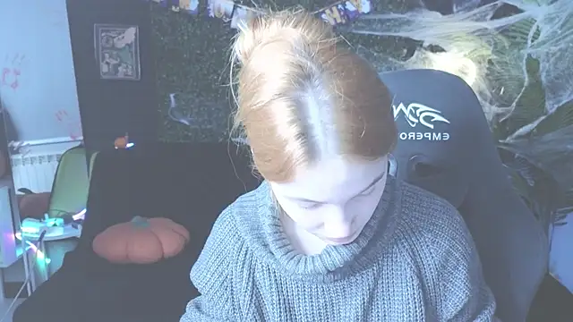 Snapshot of erikabrian chatting on 10-22-25, 01:39 erikabrian online show from 10-22-25, 01:39