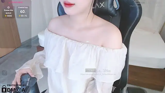 Snapshot of Lin_SiYee chatting on 01-08-25, 01:42 Lin SiYee online show from 01-08-25, 01:42