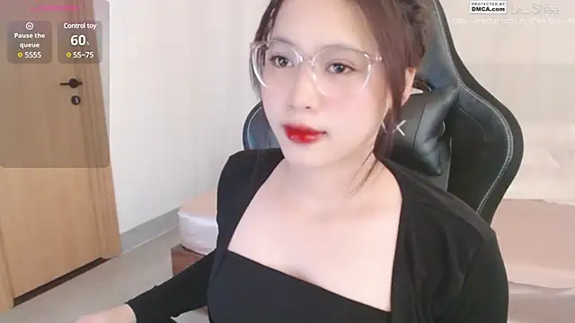 Snapshot of Lin_SiYee chatting on 02-13-25, 05:26 Lin SiYee online show from 02-13-25, 05:26