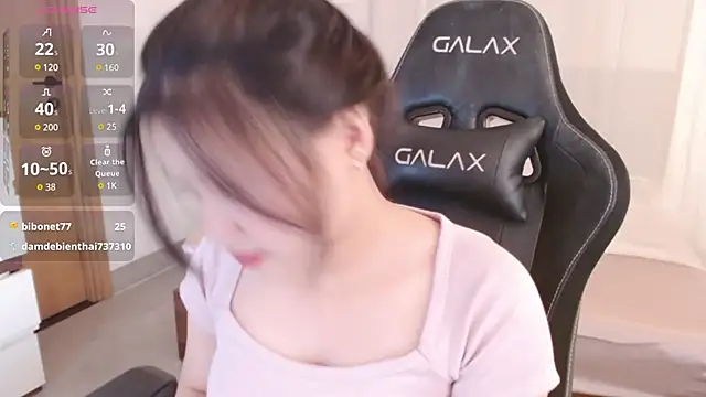 Snapshot of Lin_SiYee chatting on 02-24-25, 02:37 Lin SiYee online show from 02-24-25, 02:37