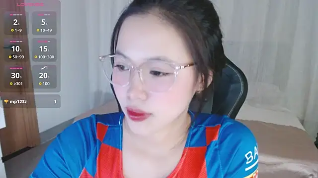 Snapshot of Lin_SiYee chatting on 02-25-25, 02:44 Lin SiYee online show from 02-25-25, 02:44