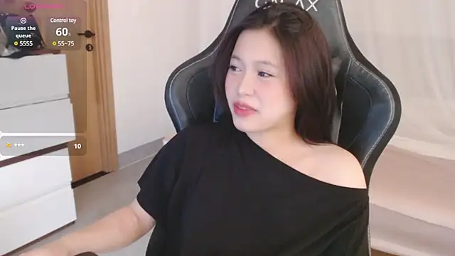 Snapshot of Lin_SiYee chatting on 03-02-25, 06:37 Lin SiYee online show from 03-02-25, 06:37