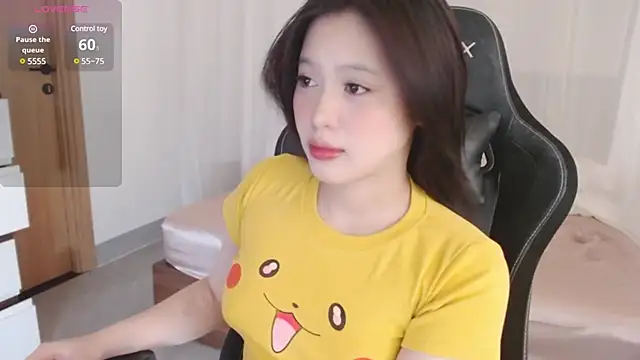 Snapshot of Lin_SiYee chatting on 03-04-25, 06:26 Lin SiYee online show from 03-04-25, 06:26