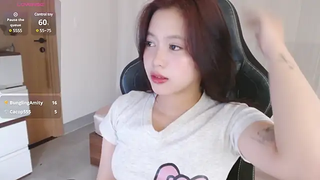 Snapshot of Lin_SiYee chatting on 03-09-25, 05:11 Lin SiYee online show from 03-09-25, 05:11