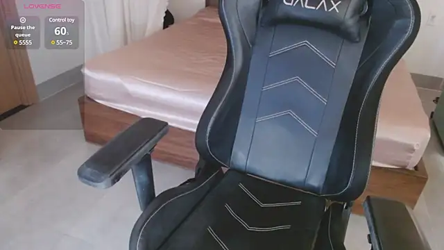 Snapshot of Lin_SiYee chatting on 03-10-25, 02:39 Lin SiYee online show from 03-10-25, 02:39