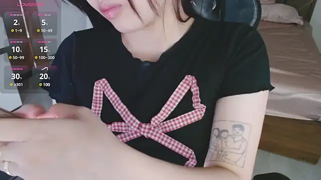 Snapshot of Lin_SiYee chatting on 03-10-25, 02:05 Lin SiYee online show from 03-10-25, 02:05