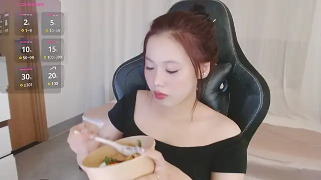 Snapshot of Lin_SiYee chatting on 03-14-25, 04:32 Lin SiYee online show from 03-14-25, 04:32