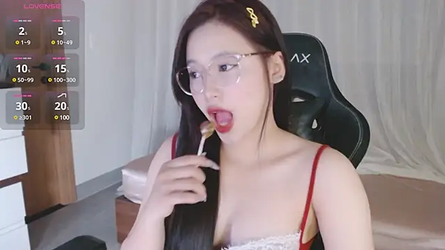 Snapshot of Lin_SiYee chatting on 03-19-25, 02:35 Lin SiYee online show from 03-19-25, 02:35