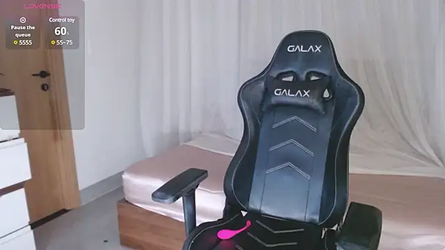 Snapshot of Lin_SiYee chatting on 03-22-25, 02:47 Lin SiYee online show from 03-22-25, 02:47