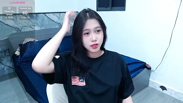 Snapshot of Lin_SiYee chatting on 11-25-25, 05:57 Lin SiYee online show from 11-25-25, 05:57