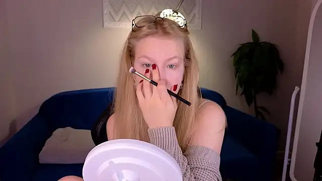 Sarra Cooper online show from 12-12-24, 01:21