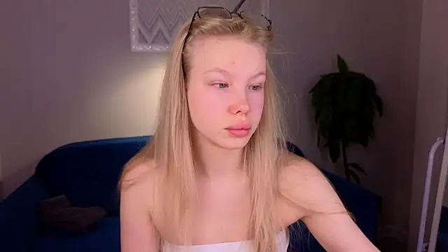 Sarra Cooper online show from 12-26-24, 01:07