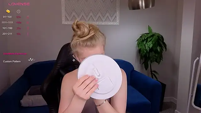 Sarra Cooper online show from 02-14-25, 01:13