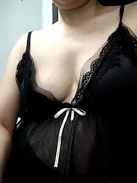 Snapshot of Haralushiaaa chatting on 10-08-25, 05:05 Haralushiaaa online show from 10-08-25, 05:05