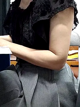 Snapshot of Haralushiaaa chatting on 10-16-25, 06:03 Haralushiaaa online show from 10-16-25, 06:03